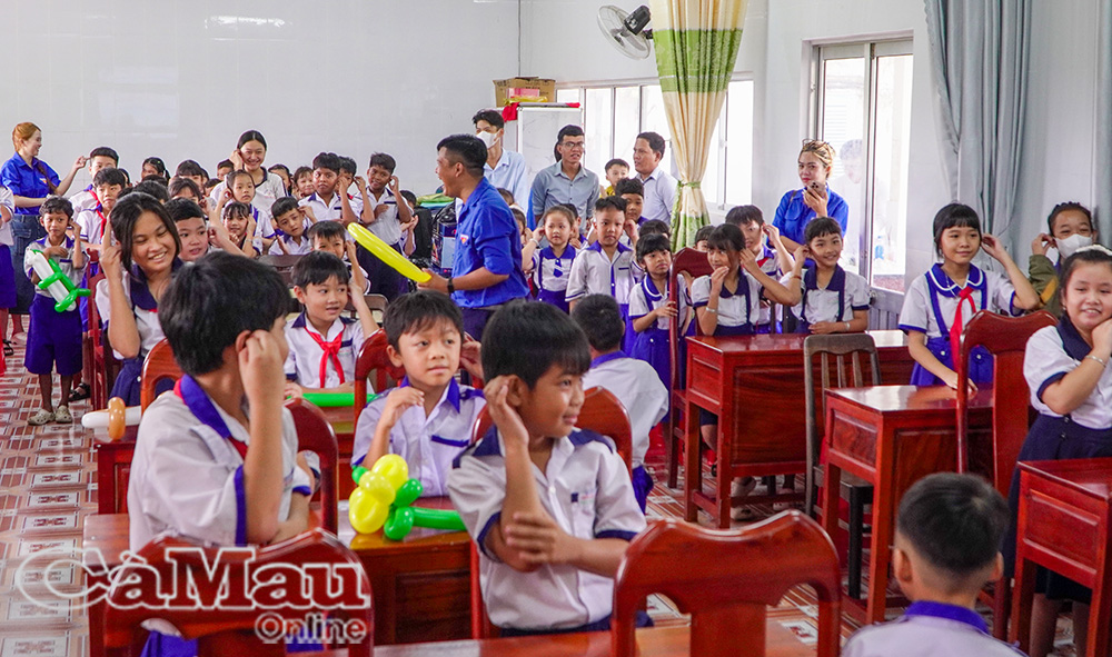Những chương trình hỗ trợ học sinh khó khăn trước ngày tựu trường
