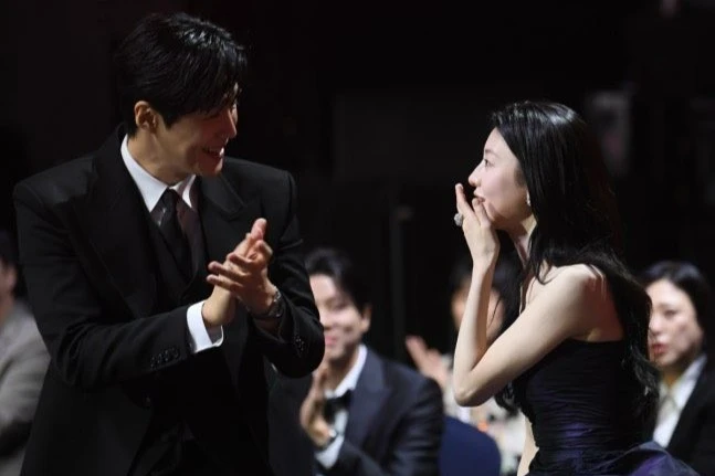 Thảm đỏ Rồng Xanh: Yoona, Kim Seon Ho và dàn sao Hàn nổi bật