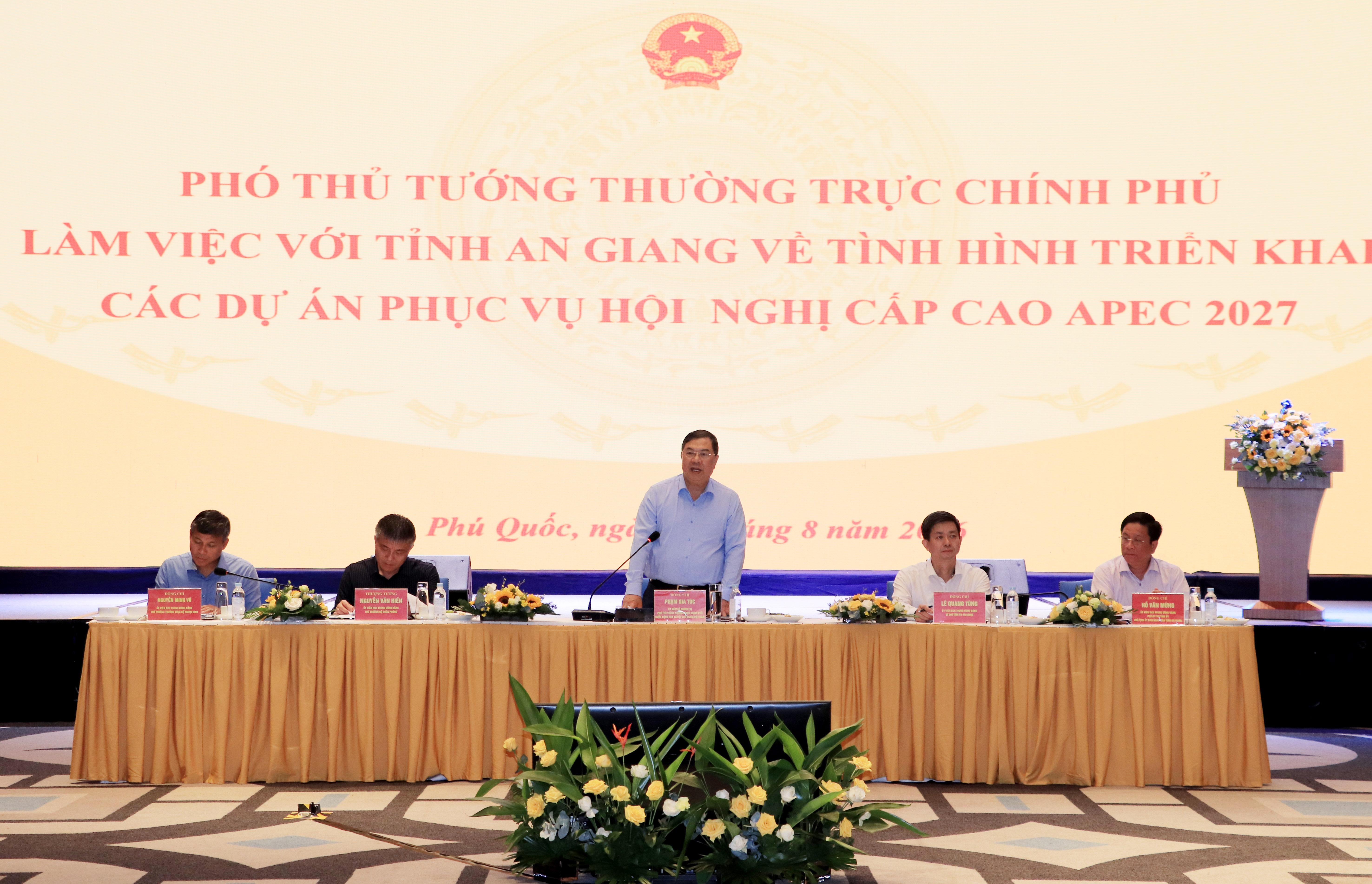 Phó Thủ tướng Phạm Gia Túc kiểm tra công trình APEC: Tăng tốc hạ tầng Phú Quốc và An Giang