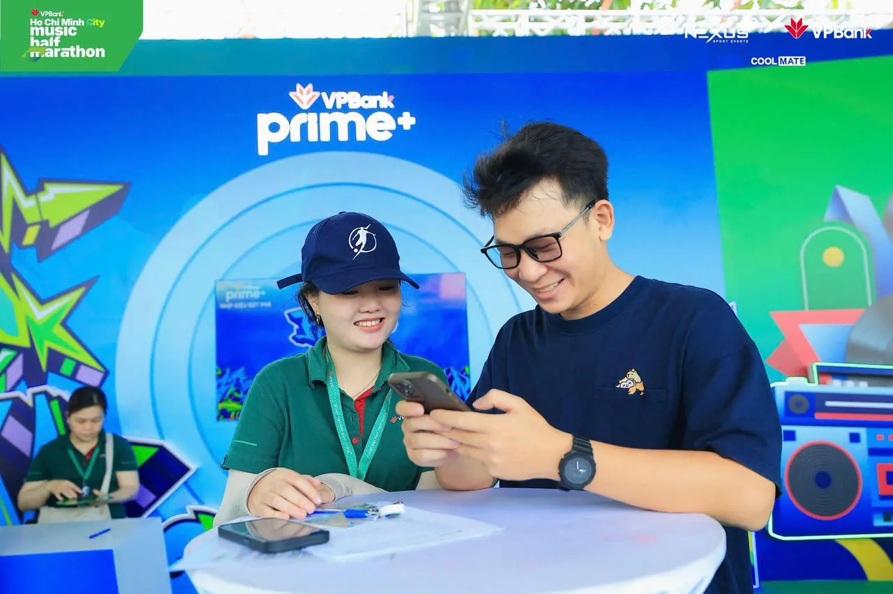 Hộp âm nhạc khổng lồ VPBank: nhịp đập sôi động trước giờ G nửa marathon
