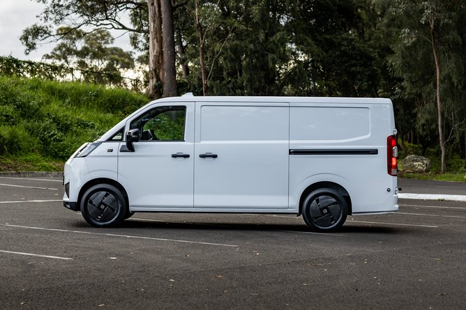 Farizon V7E Electric Van Review: Budget-Friendly, Not Hassle-Free