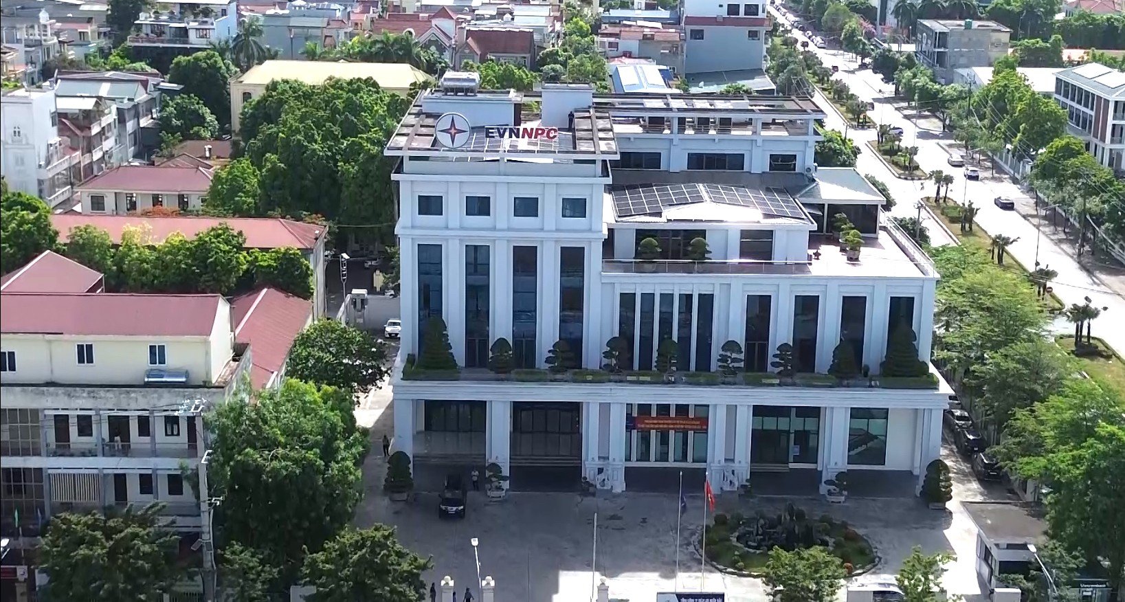 Từ nhà máy đến tỉnh lẻ: Cuộc đua điện mặt trời mái nhà của doanh nghiệp Việt