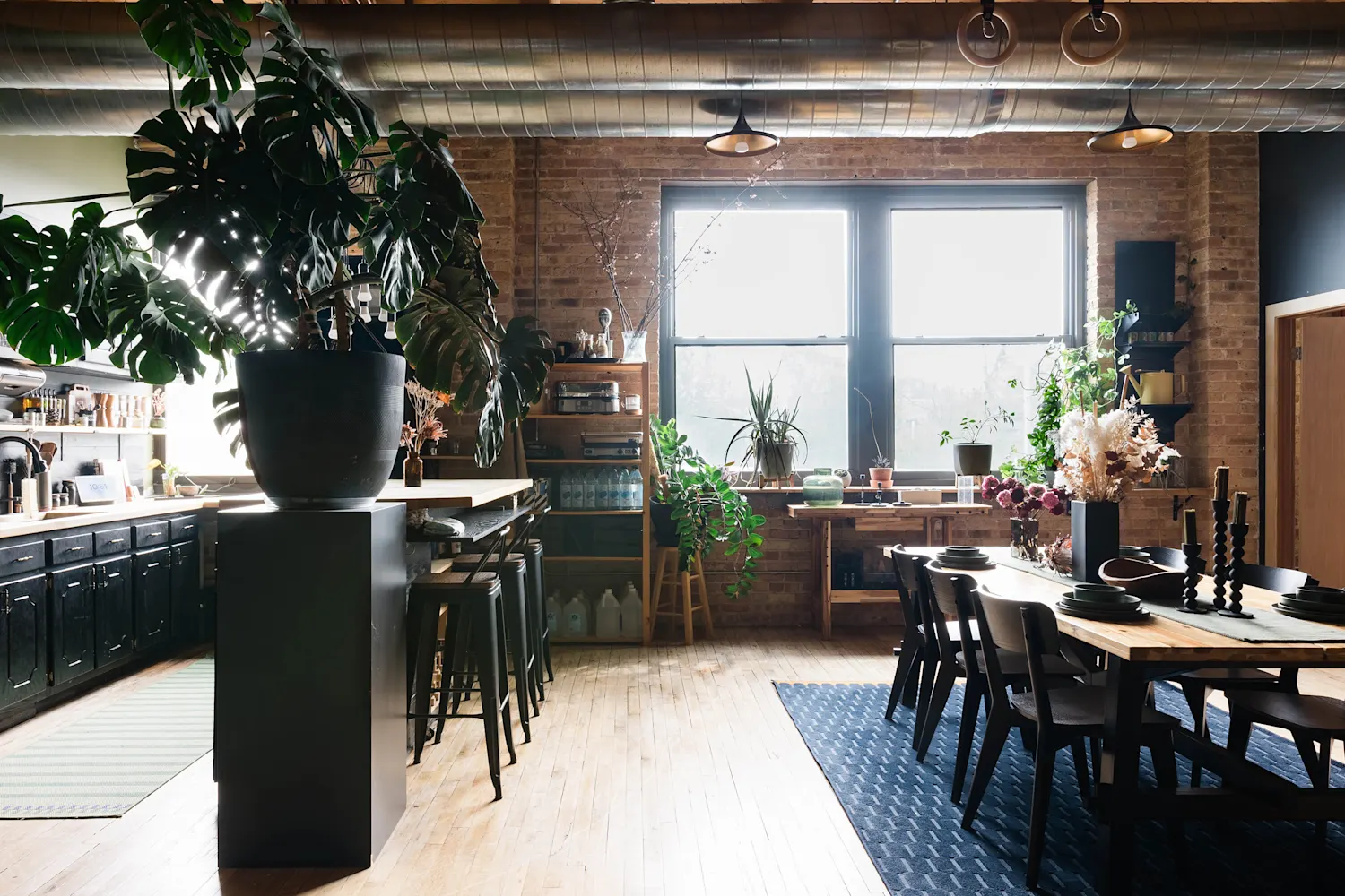 How Multifunctional Pieces Beat Traditional Furniture in Compact Homes