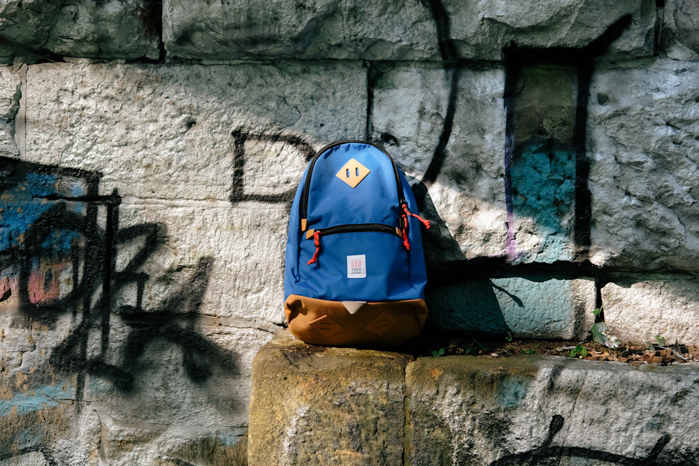 Magnetic Closures and Retro Silhouettes Are Rewriting Everyday Bag Design
