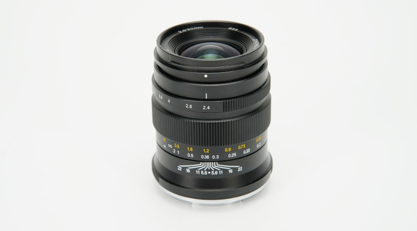 Zhong Yi Pittura 30mm f/2.4 Makes Fast Medium Format Wide-Angle Attainable