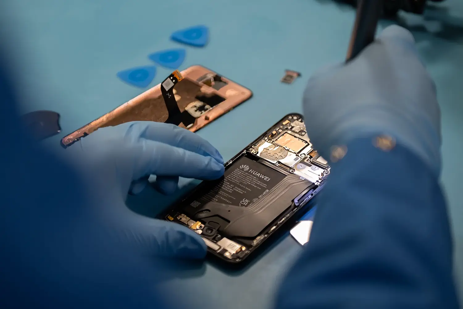 Nvidia và Huawei: Hai con đường thoát khỏi giới hạn chip AI