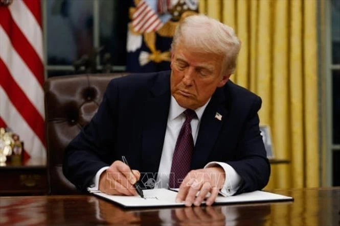 Trump siết du lịch sinh con và giới hạn quyền công dân theo nơi sinh