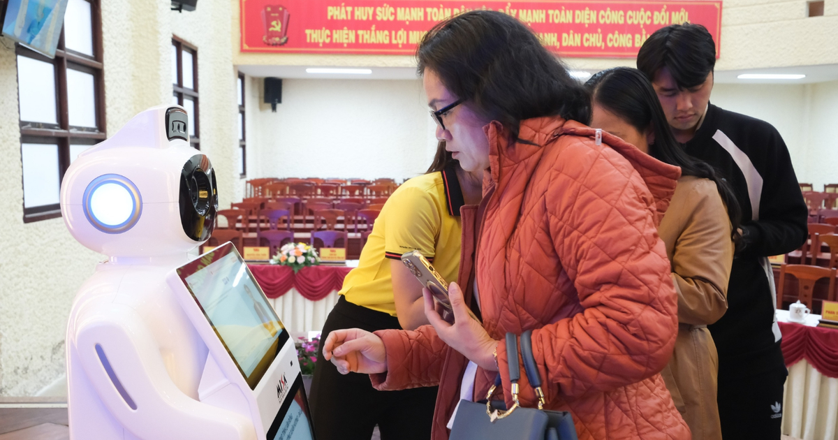 Từ robot lễ tân đến trợ lý AI: hành chính công đang tự động hóa người dân