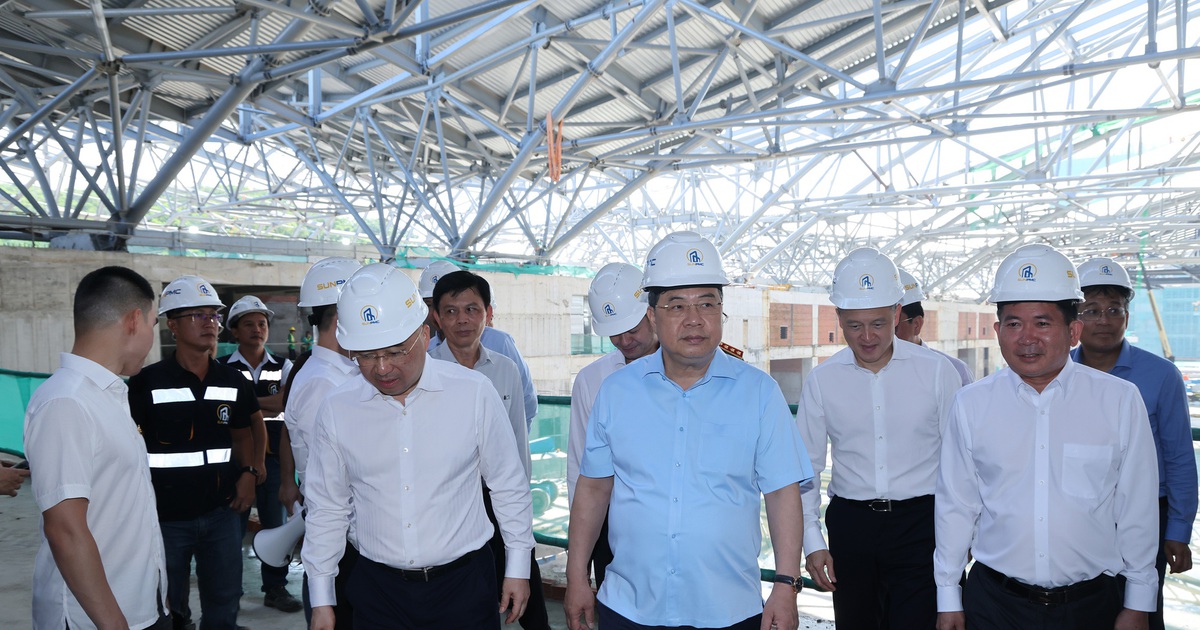 Phó Thủ tướng kiểm tra hạ tầng Phú Quốc phục vụ APEC