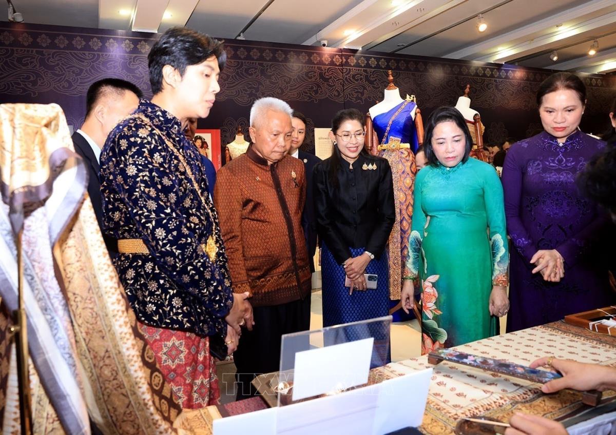 Đan kết hữu nghị: Triển lãm trang phục dân tộc tôn vinh 50 năm Việt–Thái