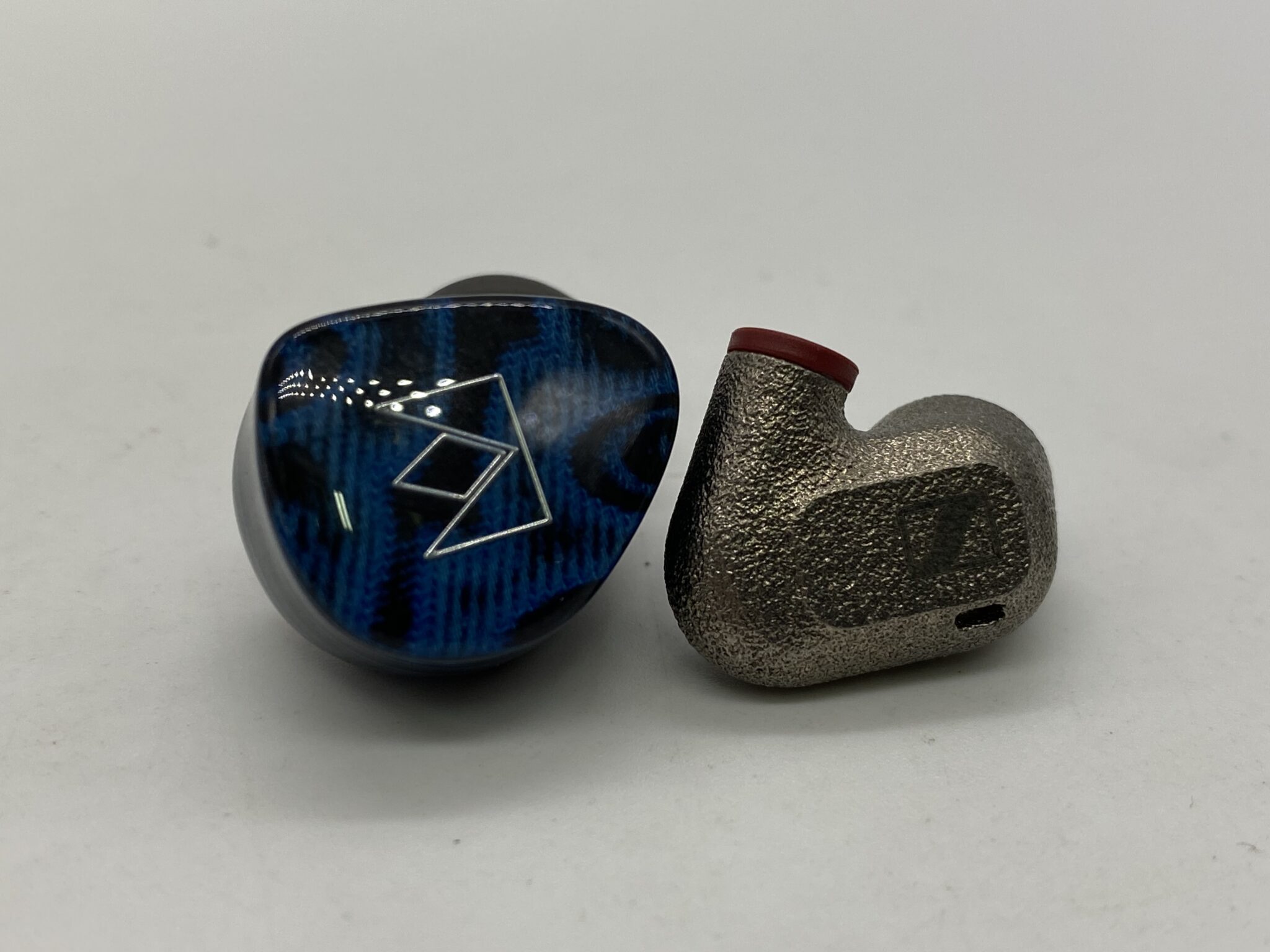 Noble Audio Iris vs Sennheiser IE 600: tai nghe in-ear nào cho audiophile khó tính?