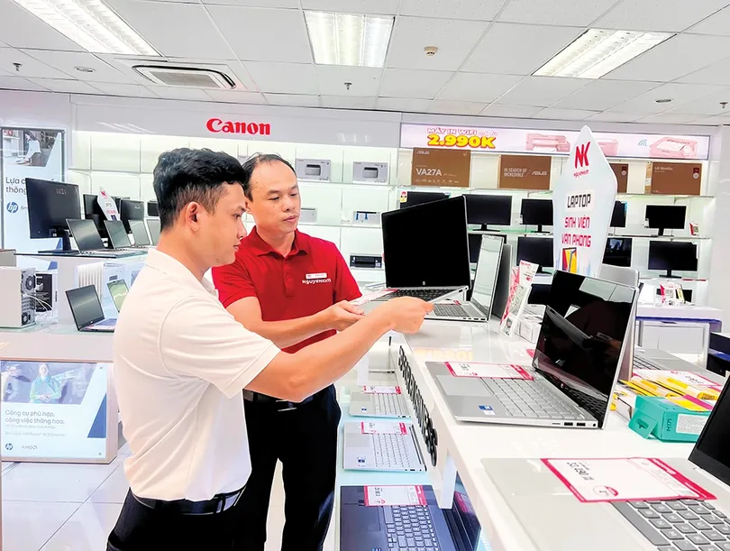Laptop mùa tựu trường: khi phân khúc bình dân biến mất