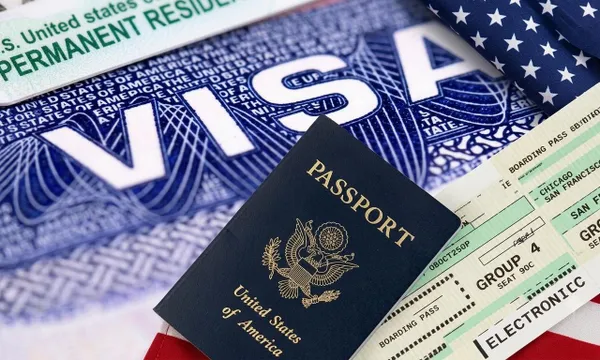 Trump siết du lịch sinh con và giới hạn quyền công dân theo nơi sinh