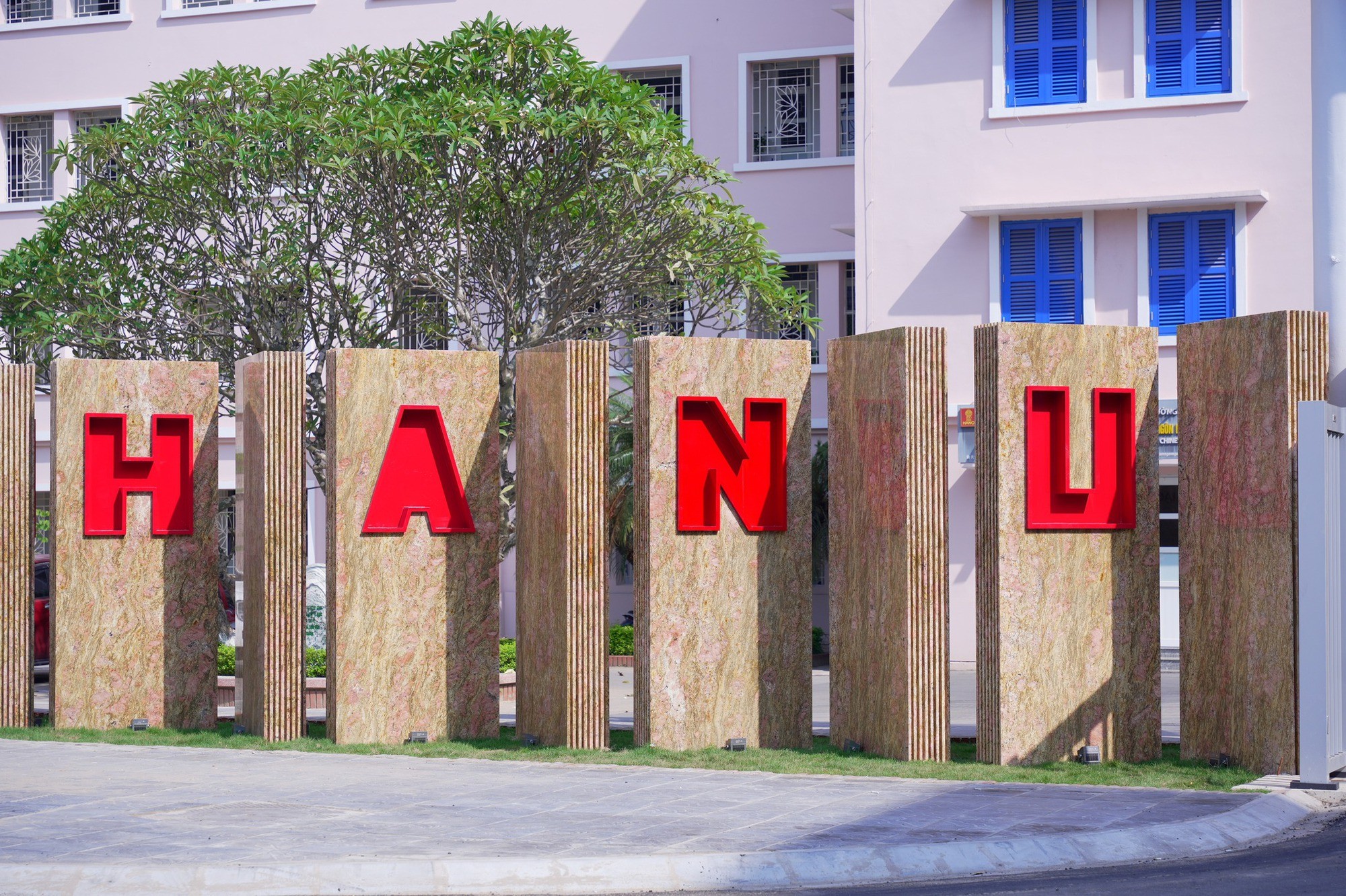 Điểm chuẩn đại học 2026 giảm sâu: Cơ hội và cái bẫy mới cho thí sinh