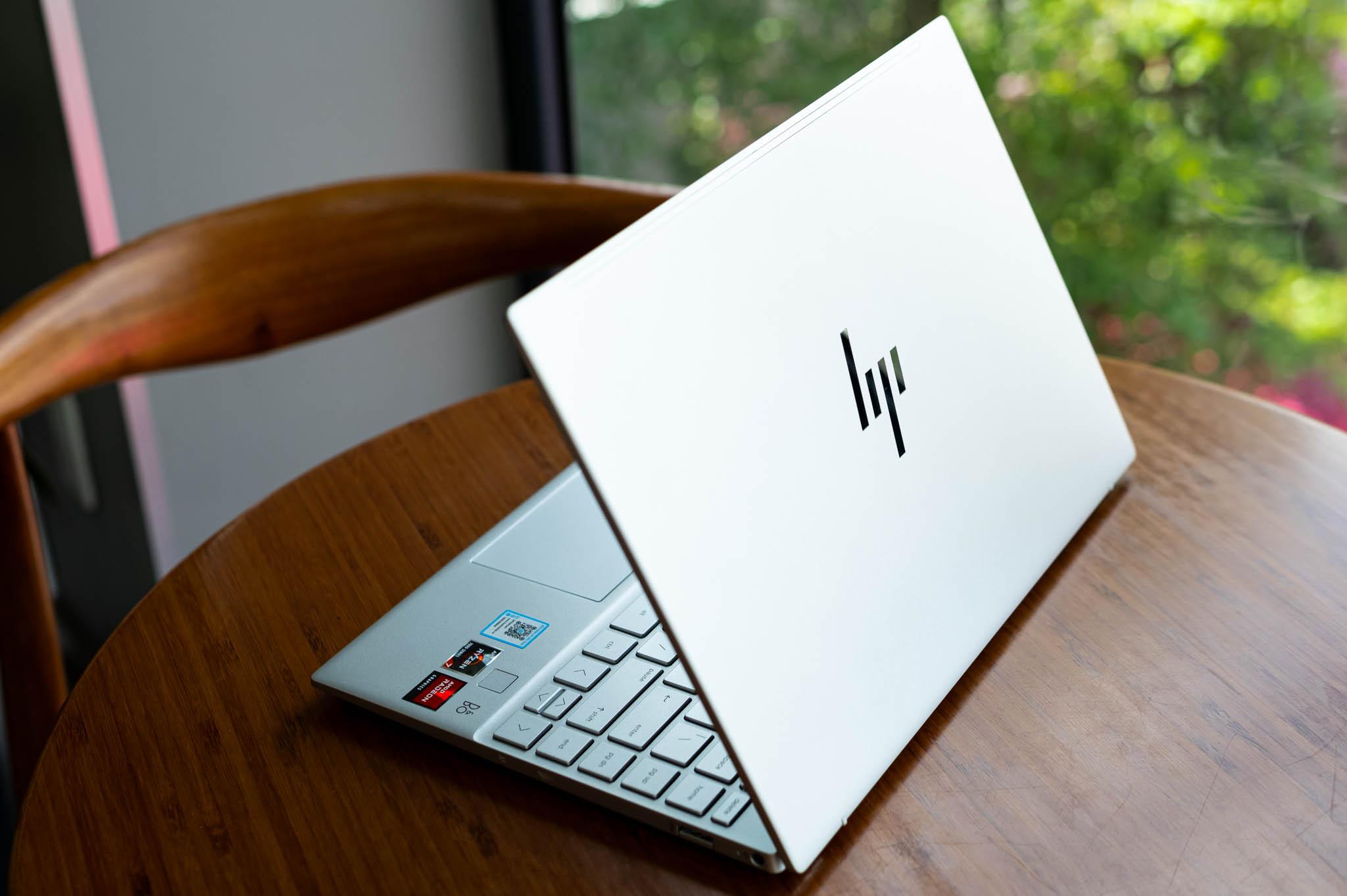 Sinh viên năm 3, 4 nên nâng cấp hay mua laptop mới?