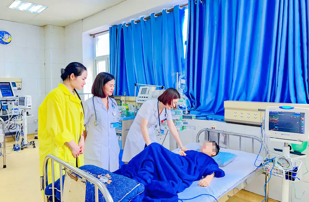 Ép tim cứu người tại bể bơi và bài học từ những ca cấp cứu ngoạn mục