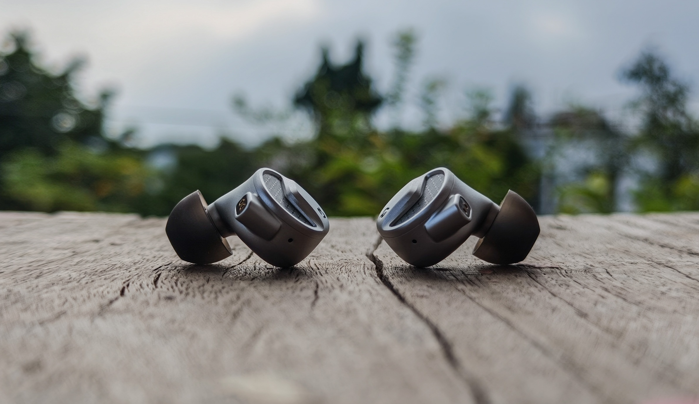 Planar Magnetic IEMs Under $500: LetShuoer Ember vs Astralis