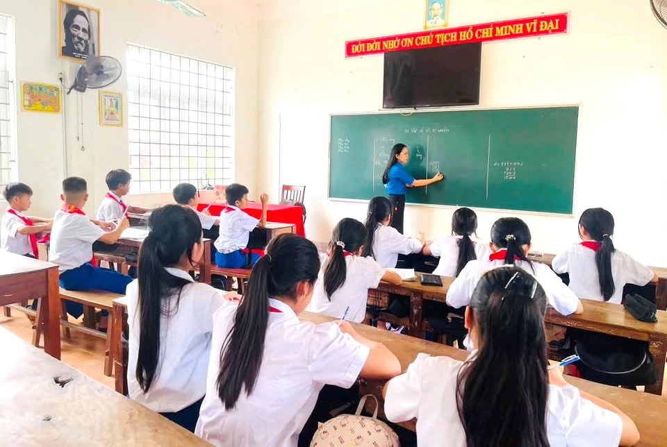 Lớp học hè miễn phí: chiếc “phao” cho trẻ em khó khăn