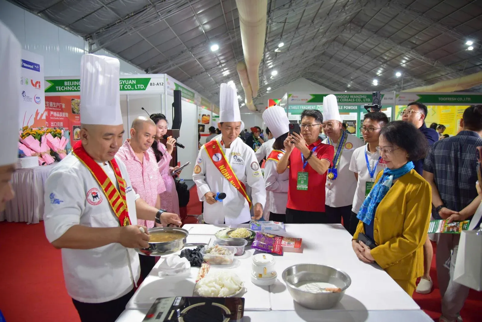 Đầu bếp Việt và Trung Quốc cùng sáng tạo hương vị mới tại TP.HCM