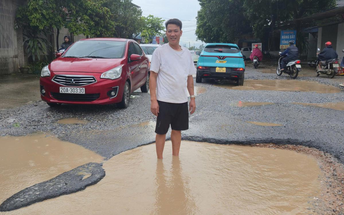 Đường sá xuống cấp: Khi người dân phải tự lo an toàn giao thông