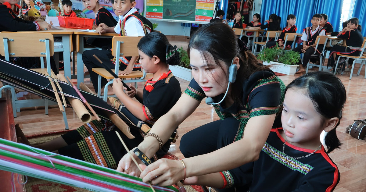 Bảo tồn văn hóa dân tộc thiểu số trong lớp học: Từ tiếng cồng chiêng đến chương trình tập huấn toàn quốc