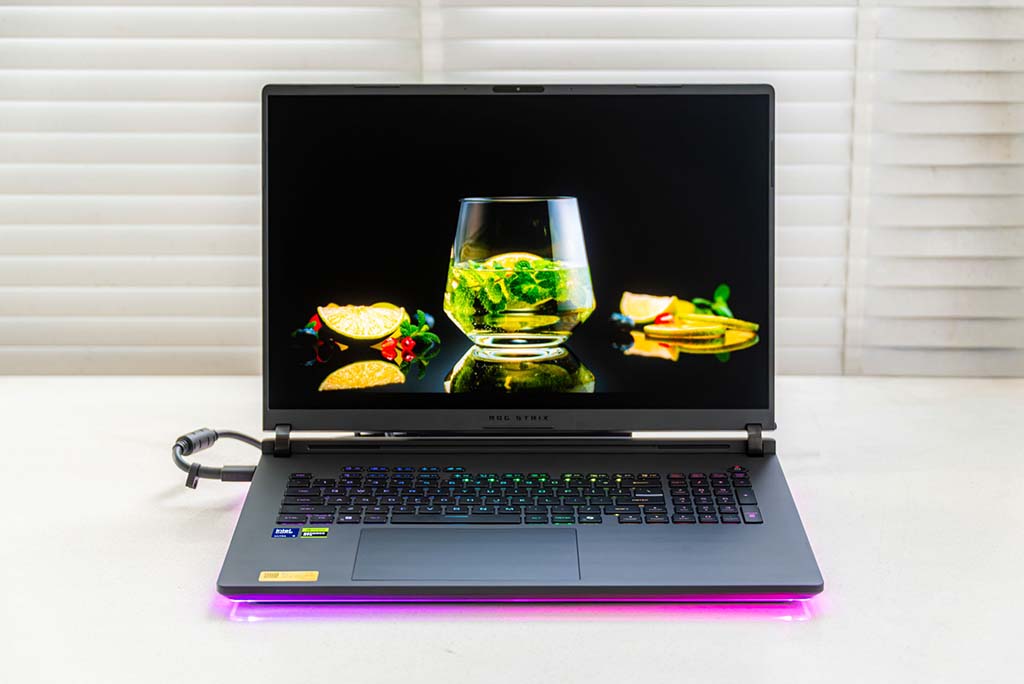 ASUS ROG Strix SCAR 18 ra mắt: chuẩn mực mới của laptop gaming 4K 240Hz