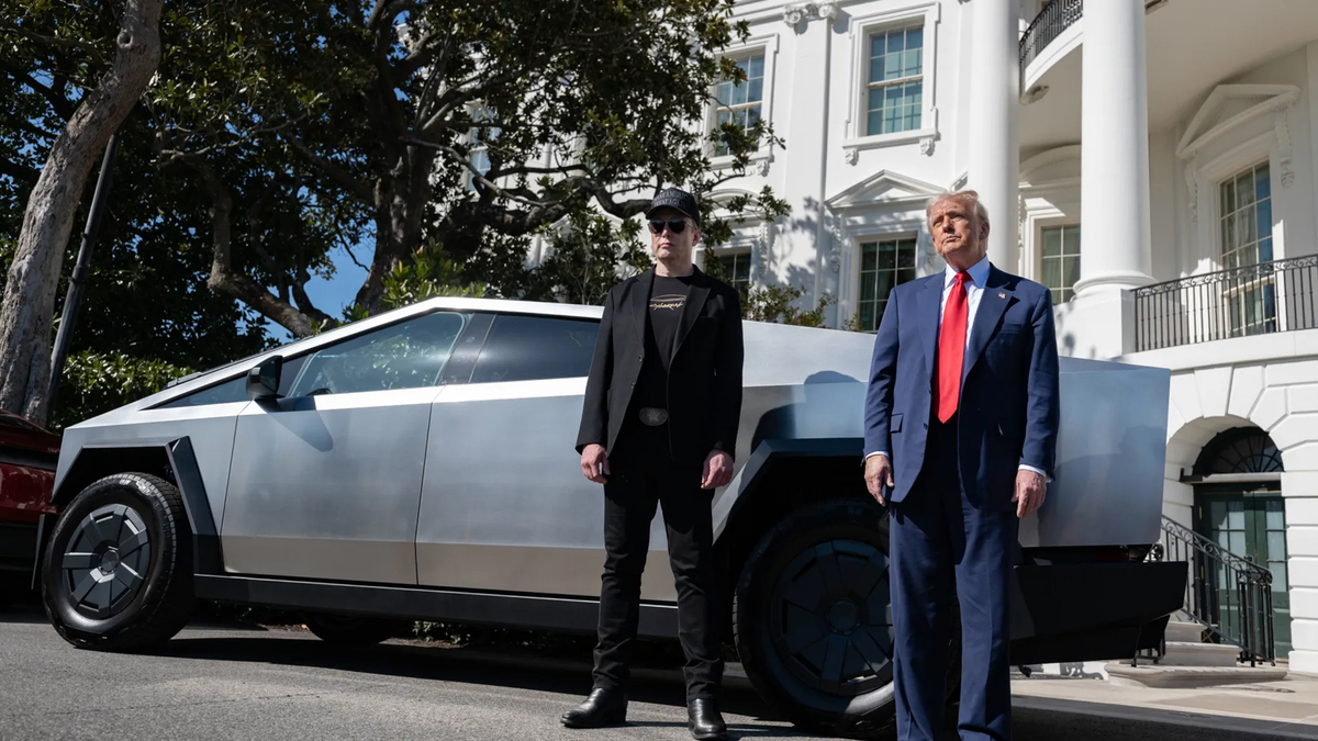 Trump gọi nỗi lo hết pin xe điện là ‘căn bệnh’: Đòn chính trị nhắm vào ngành ô tô xanh