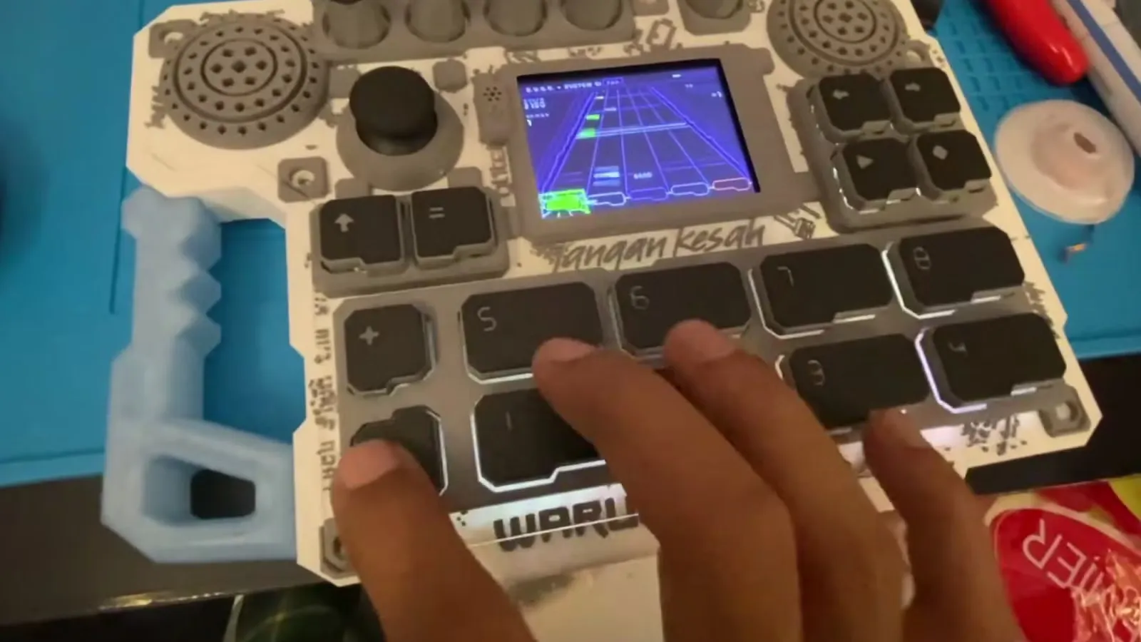 Building Handheld Emulators That Actually Work with ESP32 and Arduino