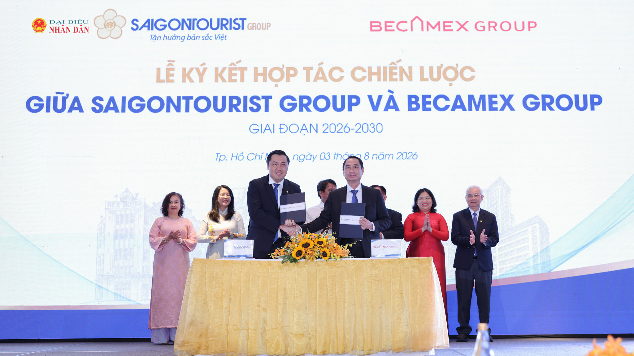 Liên minh du lịch mới: từ bầu trời đến khu công nghiệp