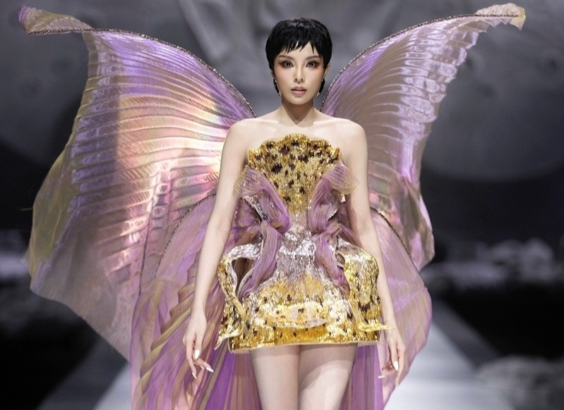 Hành tinh hoa lan của Chung Thanh Phong: khi haute couture kể chuyện