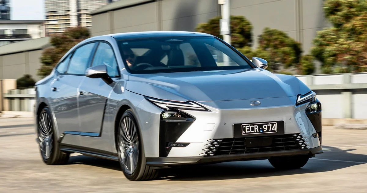 Lexus ES350e Hybrid Sedan Review: Luxury Without Range Anxiety