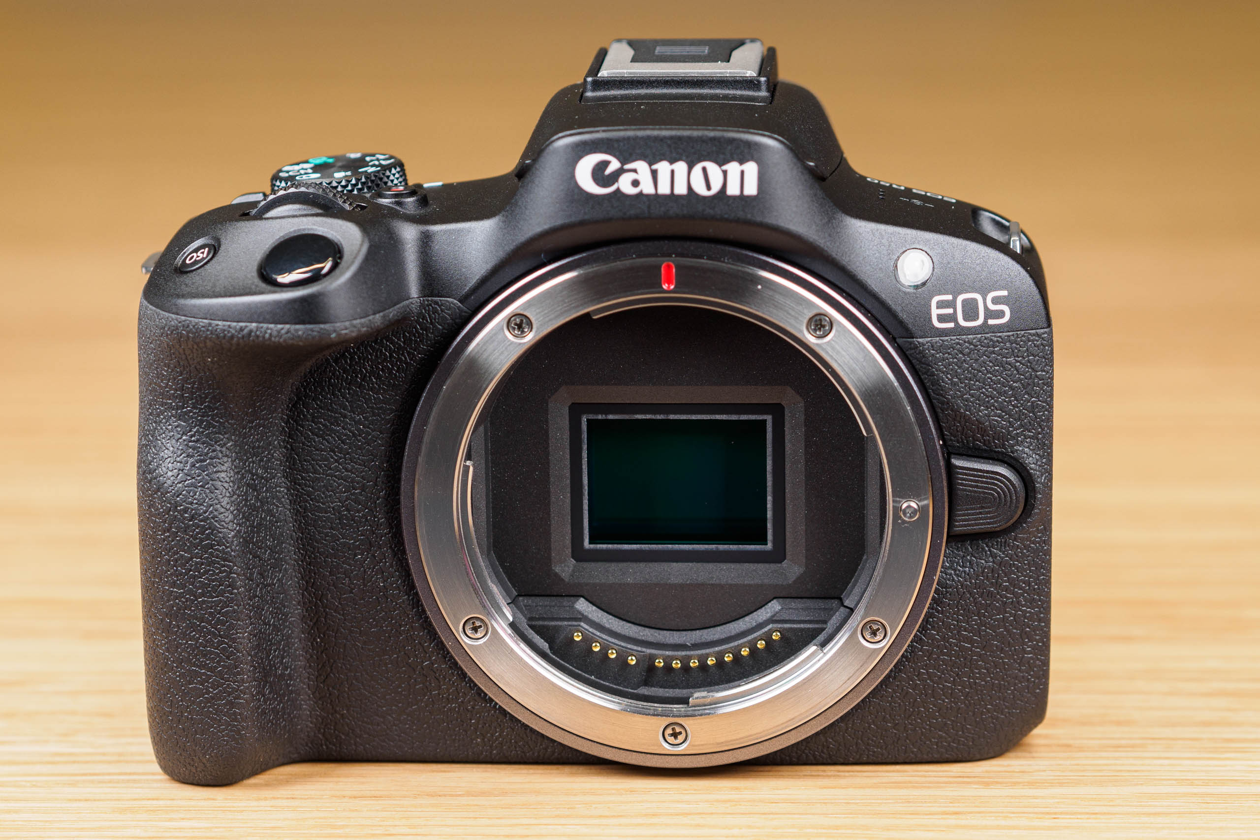 Máy ảnh mirrorless giá rẻ dưới 600 USD: Canon EOS R50 và Fujifilm X-T30 III có đáng mua?
