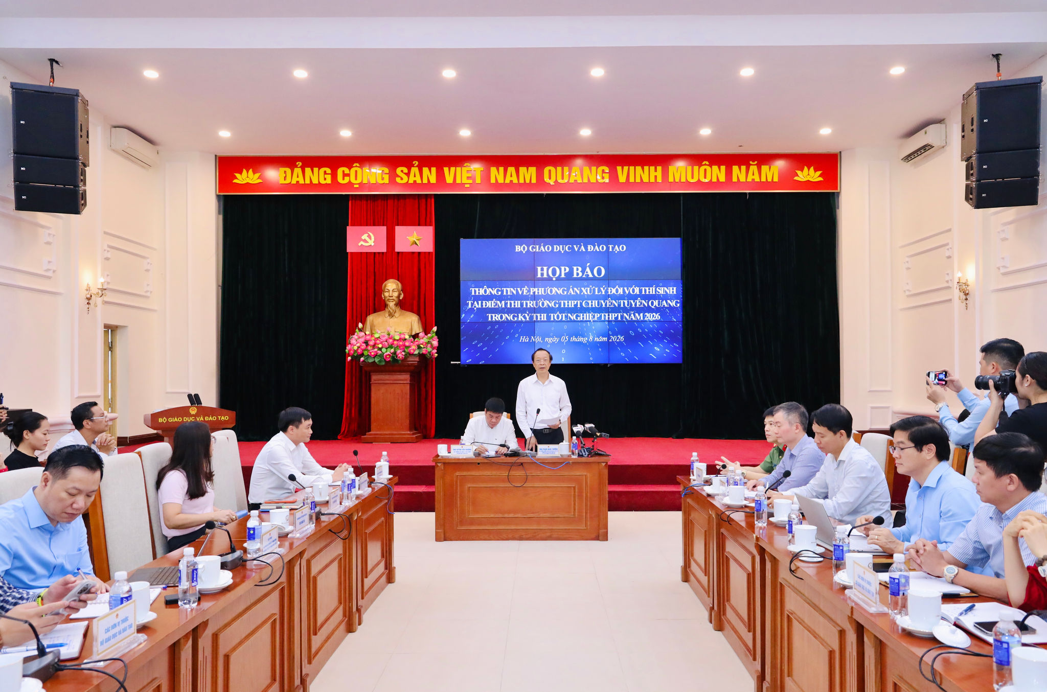 Vụ gian lận thi Tuyên Quang: Khi cả hệ thống cùng… gỡ niêm phong đề thi
