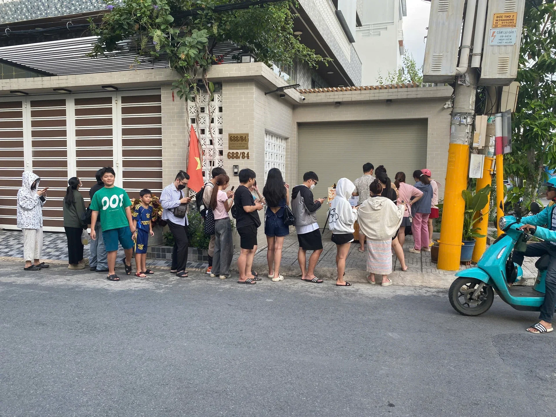 Từ xe đẩy nhỏ đến chuỗi nhà hàng: Bánh tráng cuốn và hành trình thăng hạng