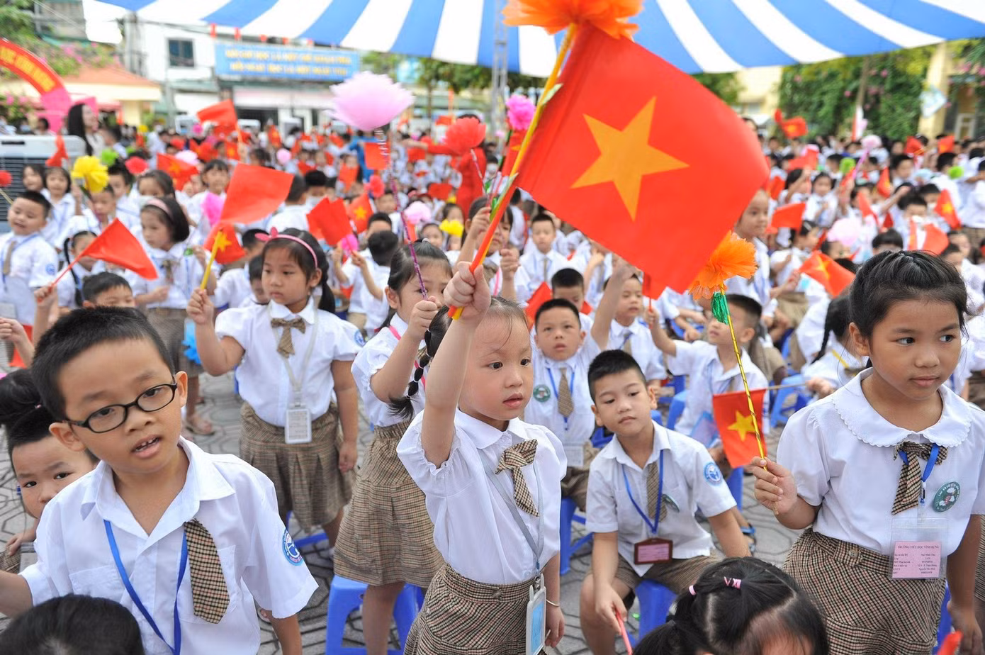 Hiệu trưởng bị xử phạt nặng nếu để xảy ra thu phí bất hợp pháp