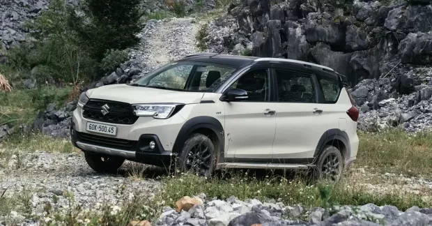 Suzuki XL7 Hybrid khuyến mại 75 triệu: có nên xuống tiền?