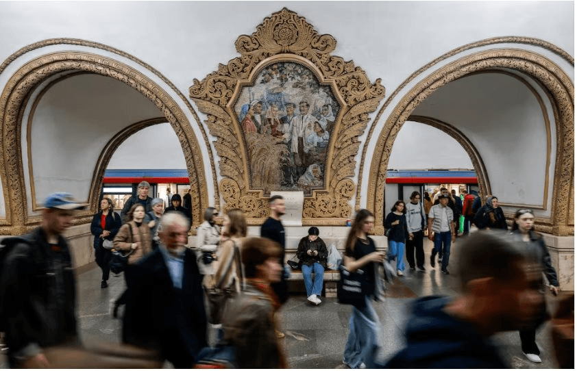 Đoàn tàu dát vàng và tham vọng metro dưới lòng đất Hà Nội