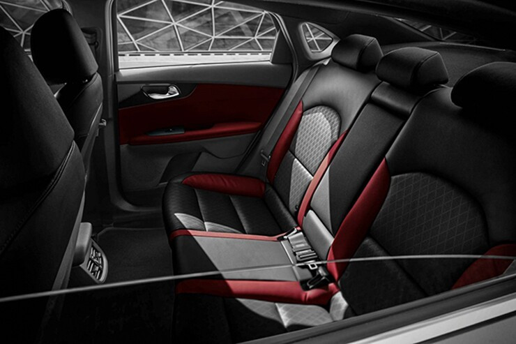 Kia K3 giá từ 584 triệu: Sedan hạng C Turbo 201 mã lực đáng mua?