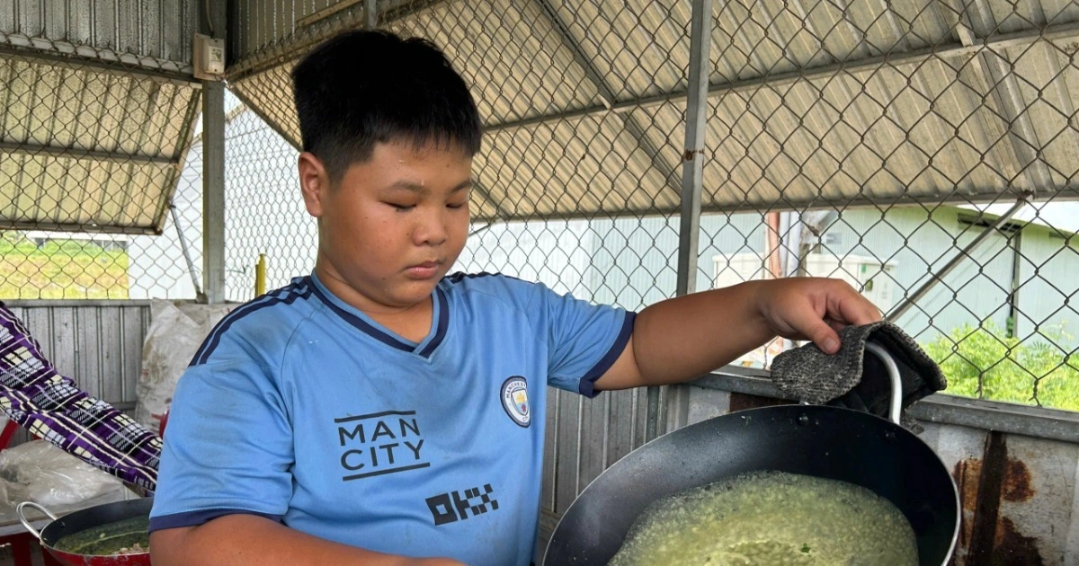Cậu bé 13 tuổi ở Cần Thơ và bí quyết bánh xèo giòn rụm