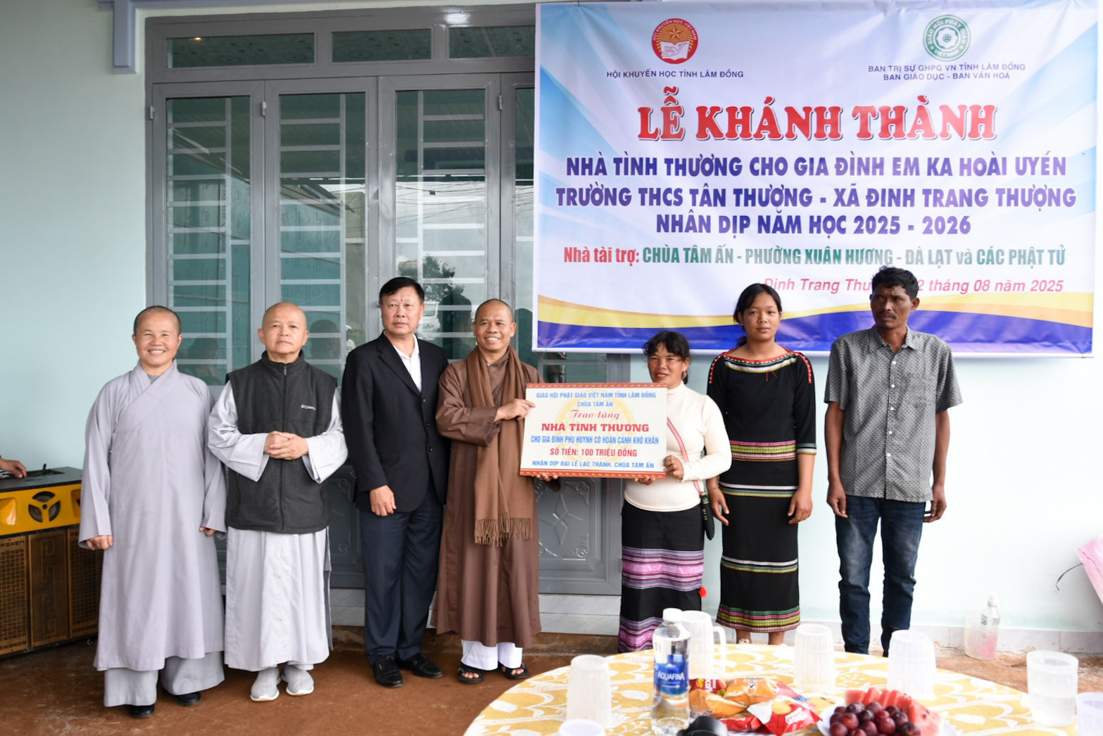Những chương trình hỗ trợ học sinh khó khăn trước mùa tựu trường