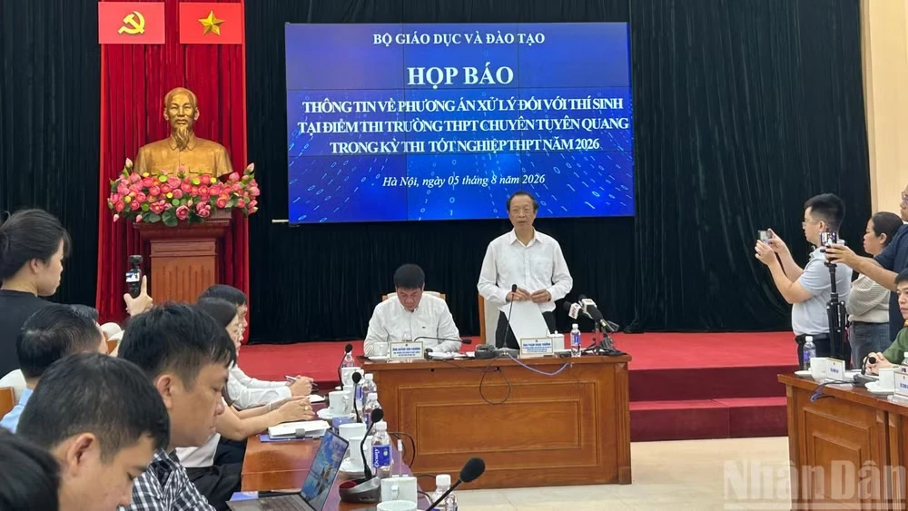 Kỳ thi lại toàn bộ các môn tại điểm thi chuyên: Cha mẹ và thí sinh cần chuẩn bị gì?