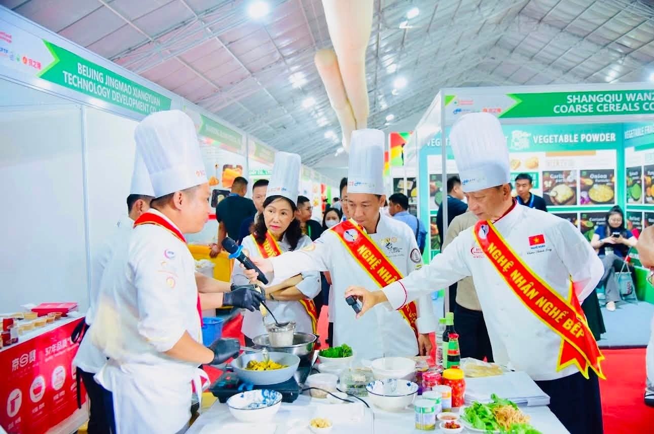Đầu bếp Việt và Trung Quốc cùng sáng tạo hương vị mới tại TP.HCM