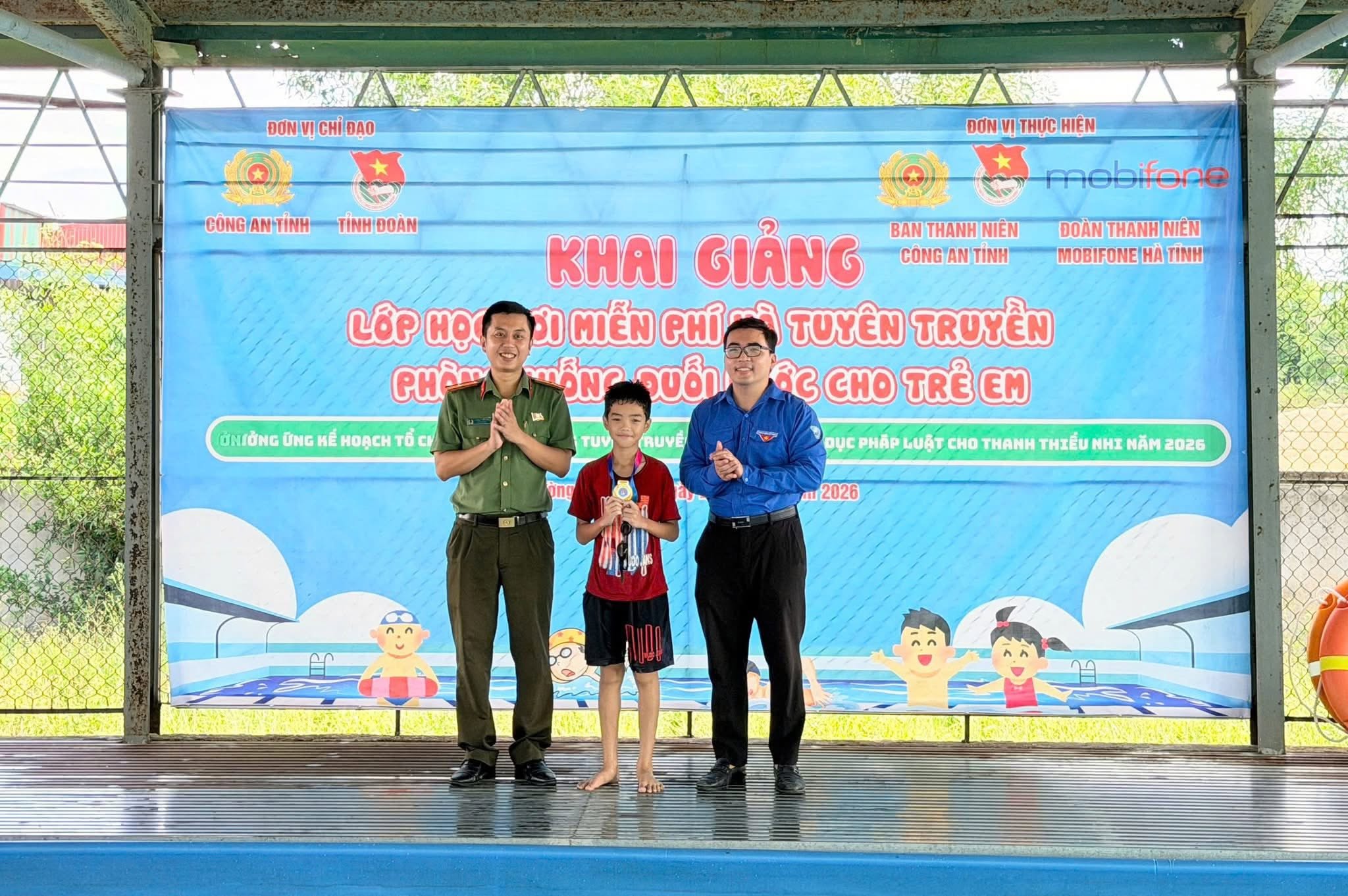 Dạy bơi miễn phí: Tấm “áo phao” mới cho học sinh nông thôn