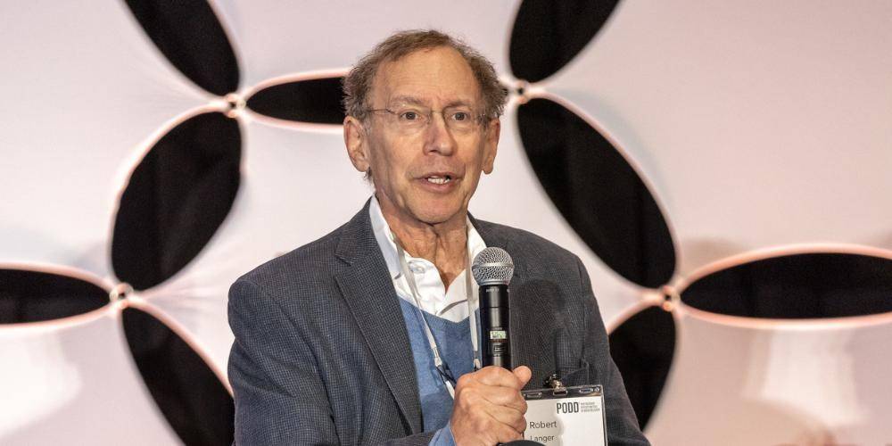 Từ phòng thí nghiệm đến đế chế khởi nghiệp: Robert Langer truyền cảm hứng cho nhà khoa học trẻ