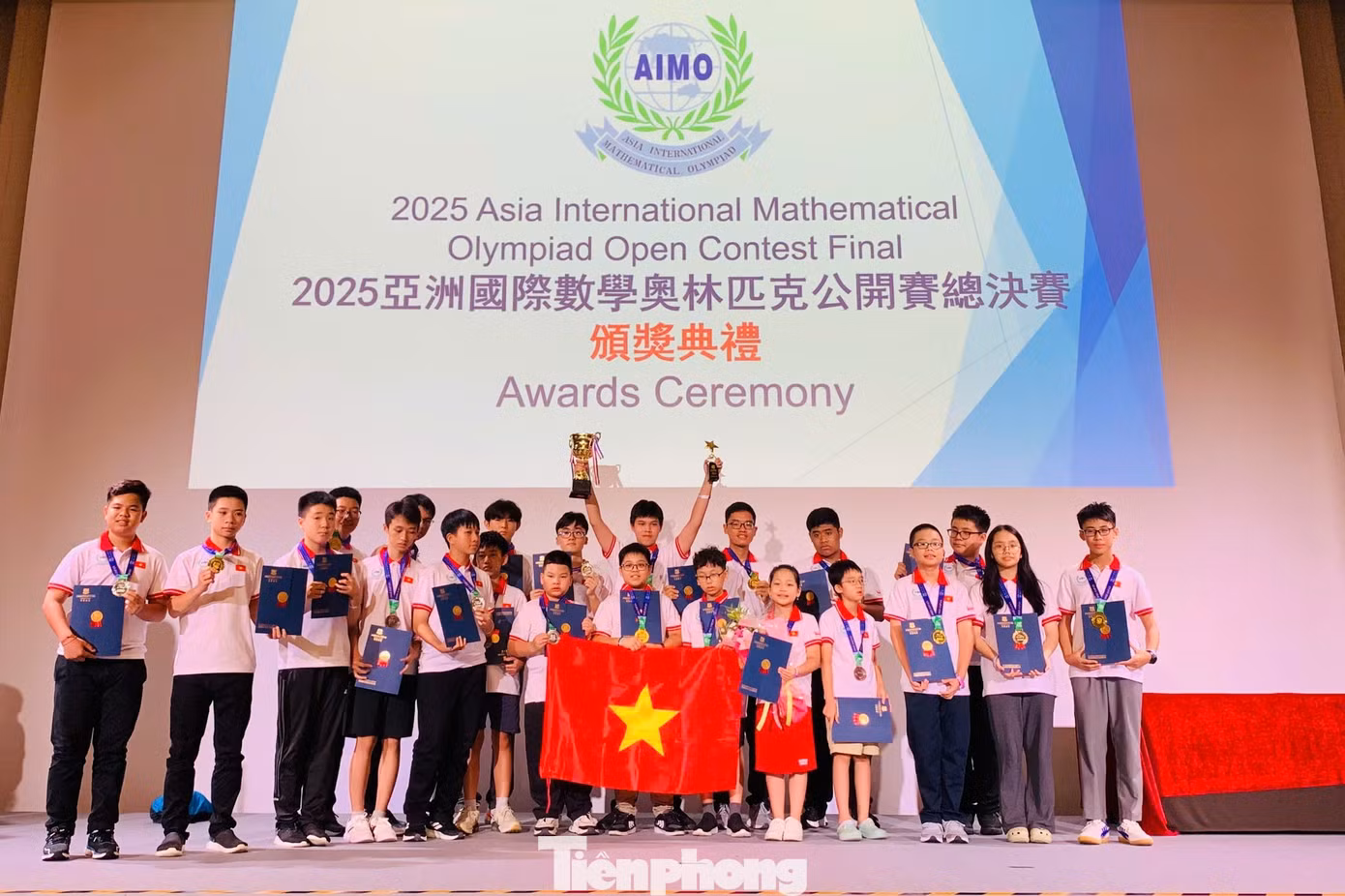 Từ học sinh bình thường đến nhà vô địch AIMO: Hành trình của Trần Sơn Hà