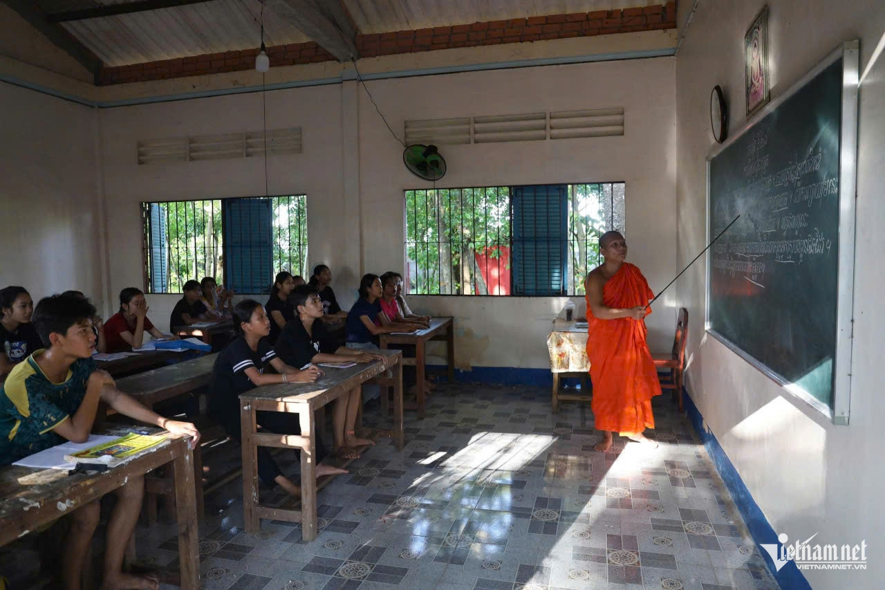 Những lớp học miễn phí giữ gìn tiếng nói dân tộc