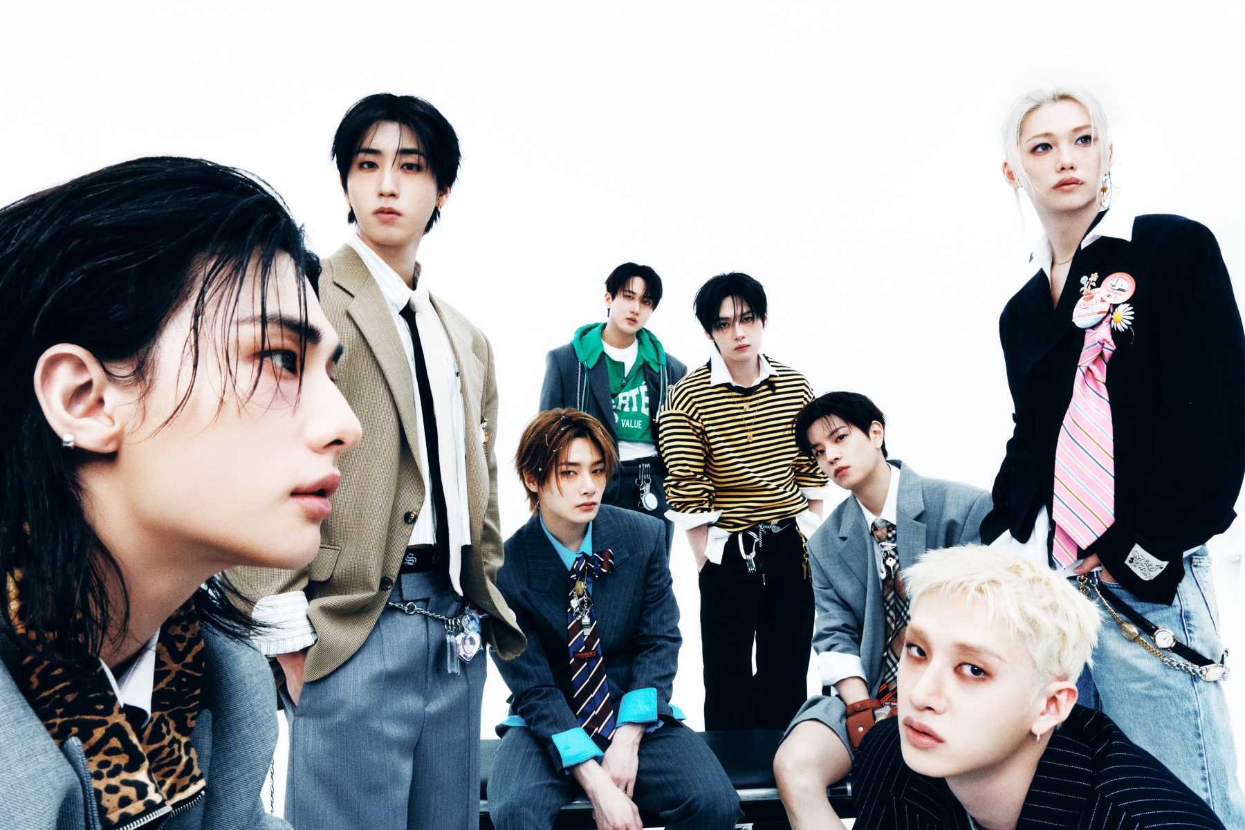 Stray Kids trở lại với ‘This & That’: Không chạy theo cúp, chỉ chạy theo âm nhạc