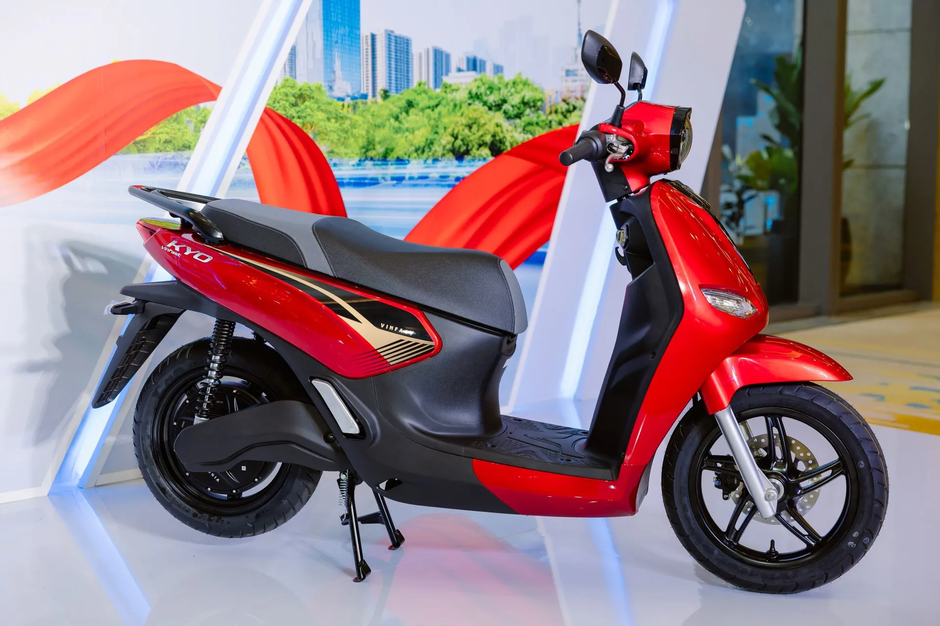 Từ xe tay ga xăng sang VinFast Kyo: Vì sao đô thị sẵn sàng đổi xe?
