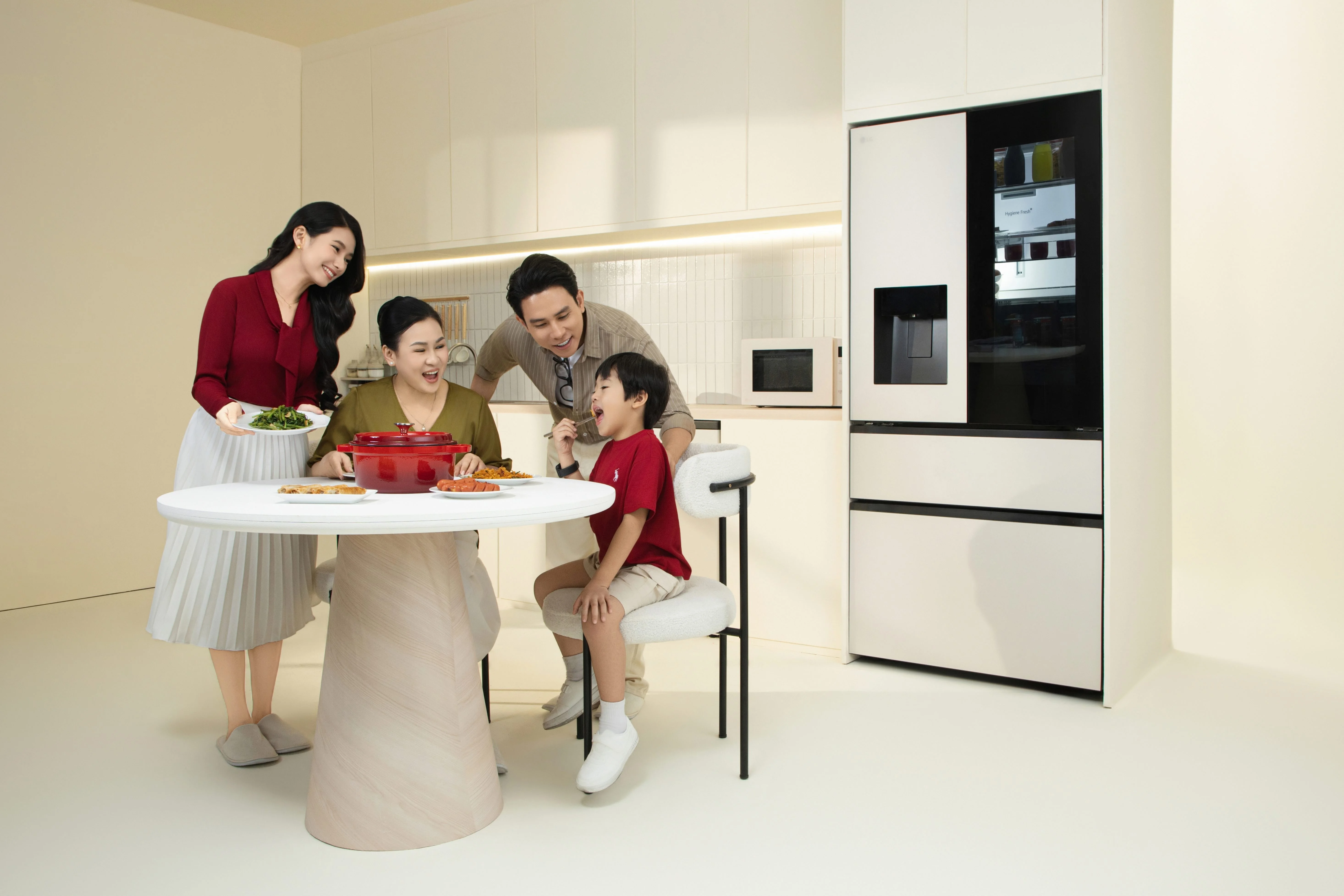 LG InstaView: Từ cú gõ cửa đến 5,3 triệu tủ lạnh thông minh