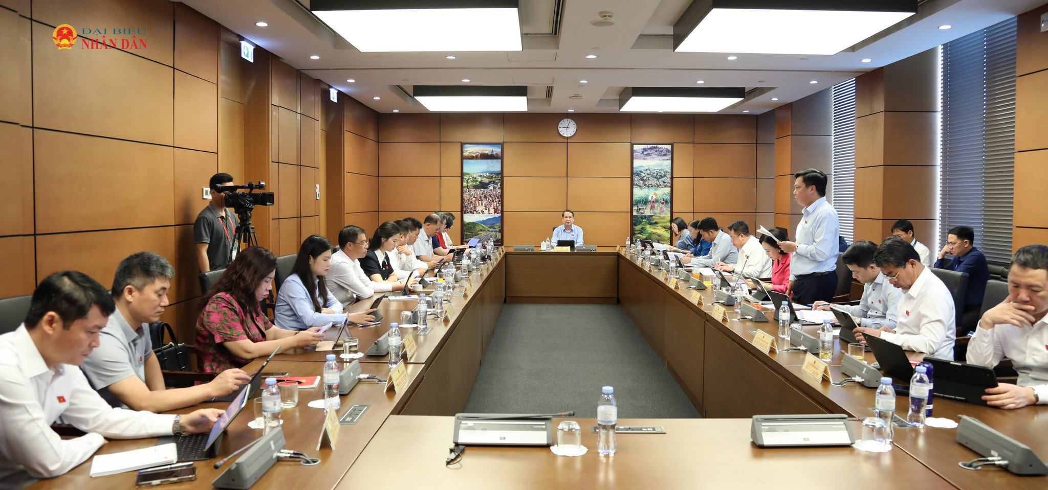 Trung tâm tài chính quốc tế: Mở cửa dịch vụ, giữ vững an toàn tài chính quốc gia